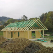 montáž drevených krovov pred pokládkou strechy